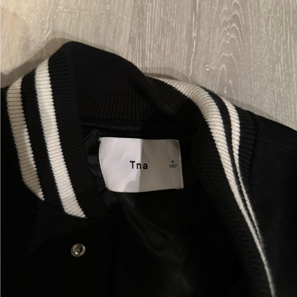Aritzia Bomber - Picture 2 of 2